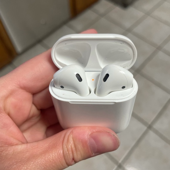 Apple AirPods great condition - Picture 2 of 3